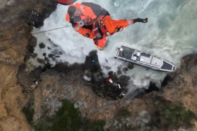 L&#039;elicottero della Guardia Costiera decolla da Sarzana per salvare il comandante di una imbarcazione in balia delle onde