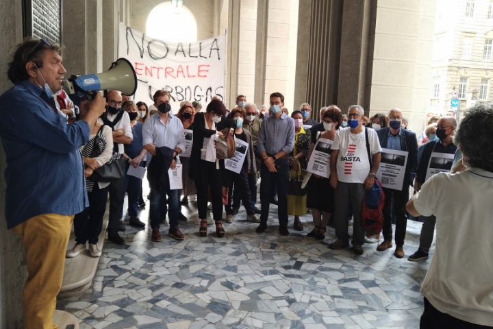 Manifestazione contro la centrale Enel: “No al carbone e al gas, ora vogliamo atti formali”