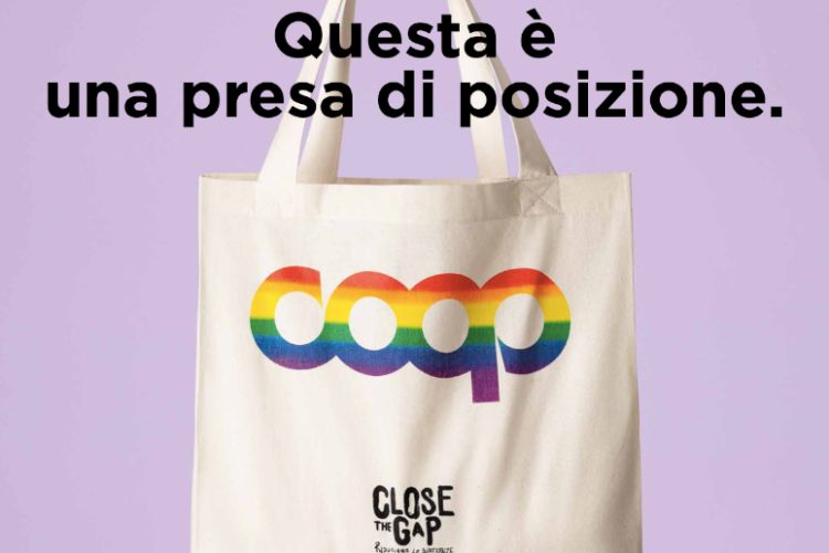 Torna la borsa Coop con il logo arcobaleno per sostenere la comunità LGBTQI+